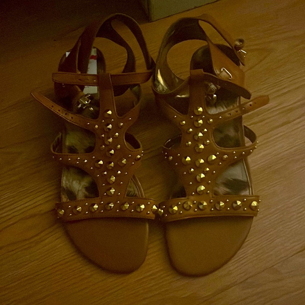 Brand new guess sandals with gold studs size 8.5